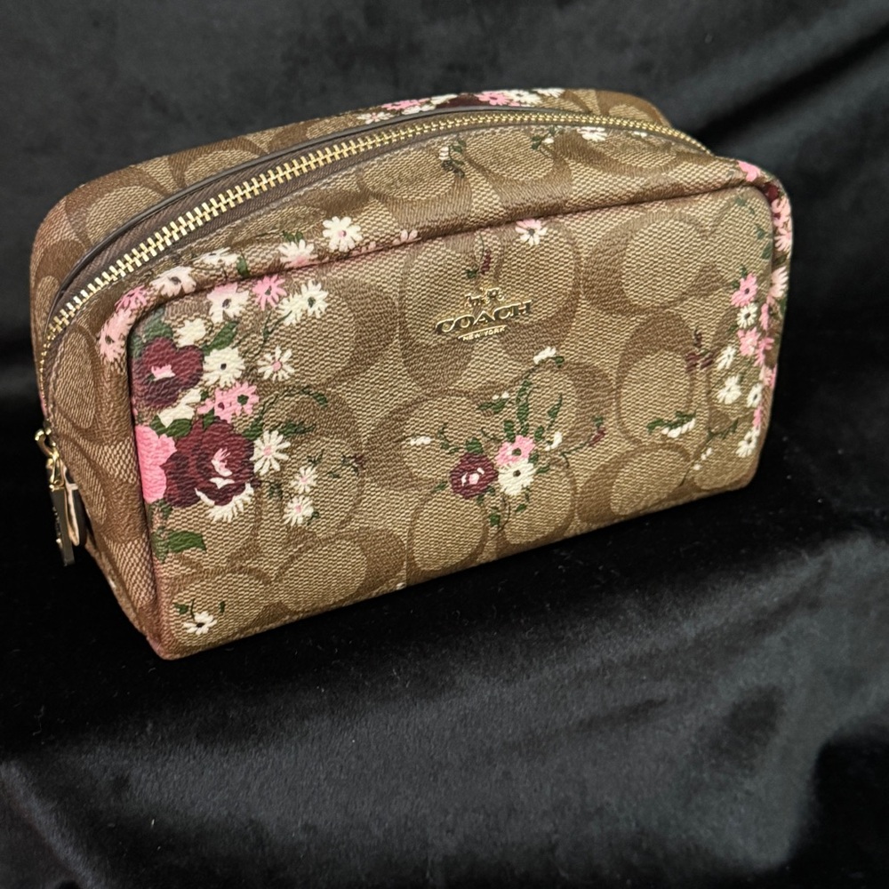 Coach | Signature Canvas w/ Evergreen Floral Print Cosmetic Bag - Picture 6 of 11